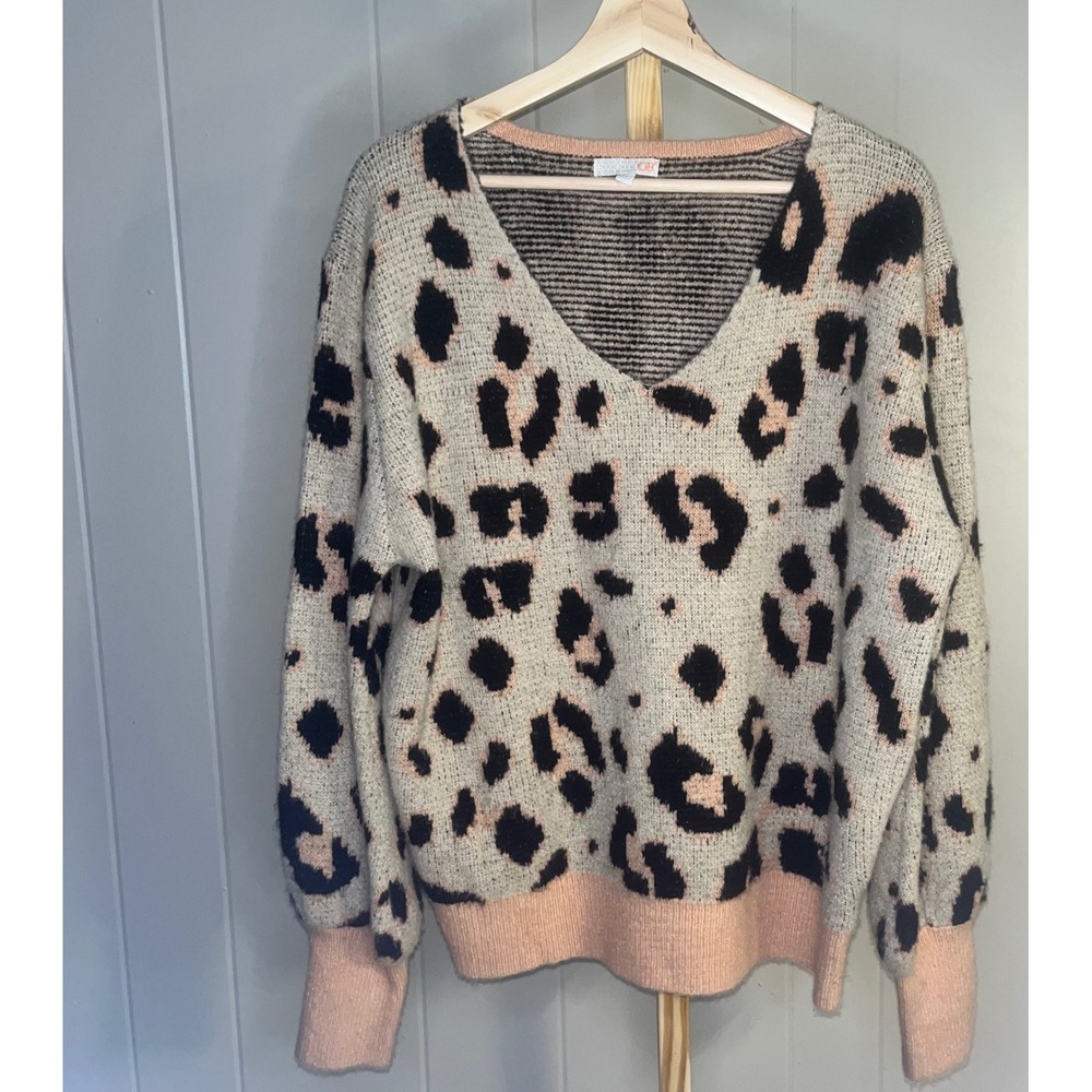 GB Leopard Print V Neck Long Sleeve Sweater Size L